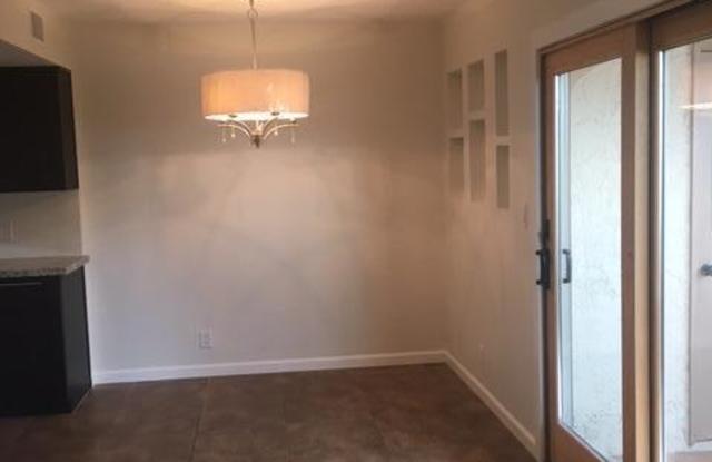 1219 E LAWRENCE Lane Gallery 4