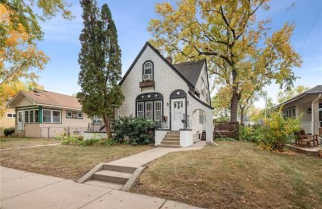 Cute 6 Bedroom- SFH- Walk to St Kates University! photos photos
