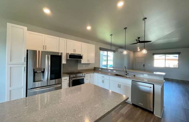 Home for Rent in Hoopili (Lehua) 4 BED/2.5 BATH + Garage! - 91-1686 Ula Ula Loop, Honolulu County, HI 96706