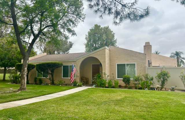 Charming 3 Bed Condo In Redlands photos photos
