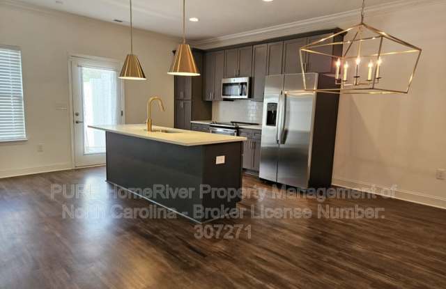 607 POMPANO DR Gallery 4