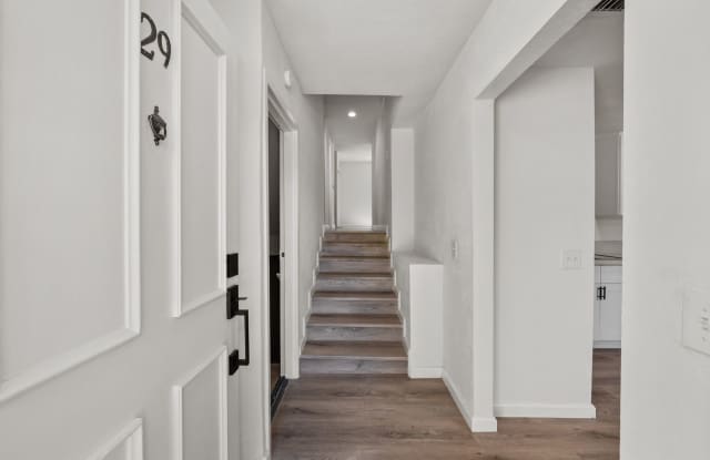 Stylish Remodeled Home 3+3 Gallery 1