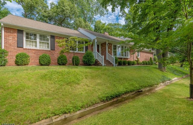 32 HILLSIDE TER - 32 Hillside Terrace, New Providence, NJ 07901