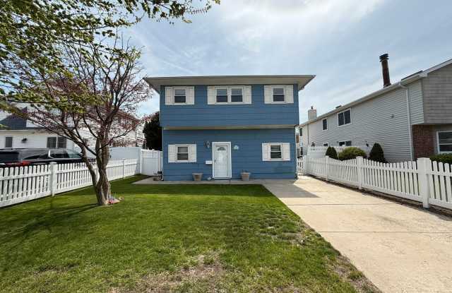 Spectacular 3 Bed/3 Bath Home in Long Beach! photos photos