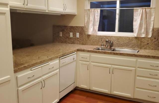 2153 Crespi Lane Gallery 2