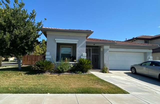 Beautiful Single Story 3 Bedroom 2 Bath! WITH SOLAR! photos photos