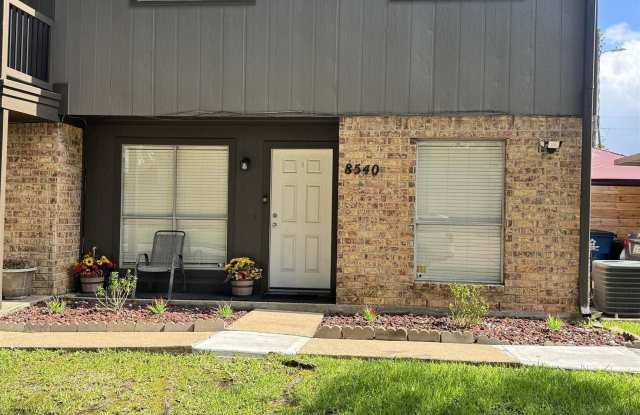 8540 Glen Meadow Gallery 1