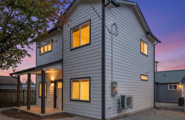 Brand-New Detached 3-Bedroom Home Near Point Ruston – A/C & Alley Parking! Gallery 1