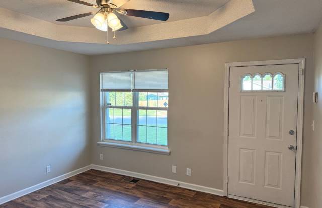 Single Family Home Available Now- Private Fenced In Back Yard! Gallery 4