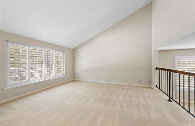 20875 Paseo Roble Gallery 4