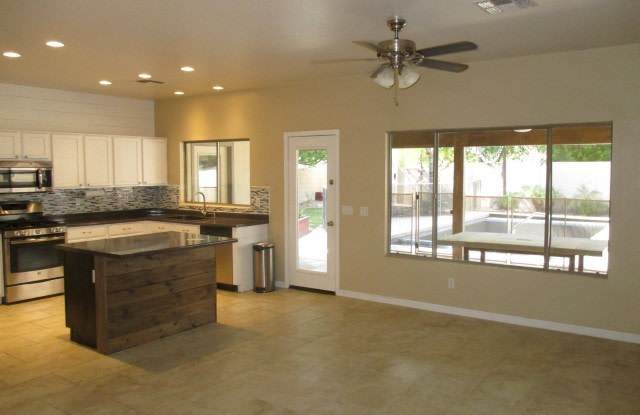 6640 West Honeysuckle Drive Gallery 3