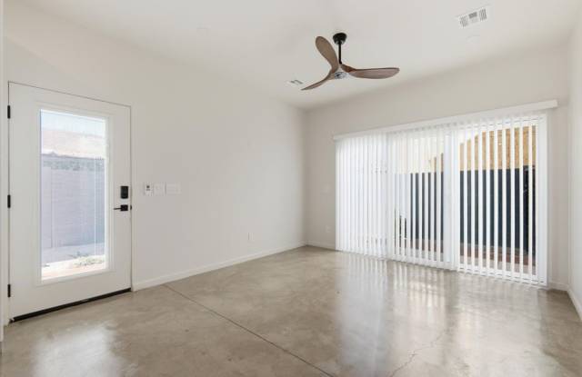 1122 East McKinley Street - A Gallery 4