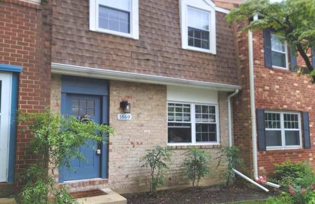 Beautifully Updated 3BR/3.5BA Townhome in Crofton Meadows! photos photos