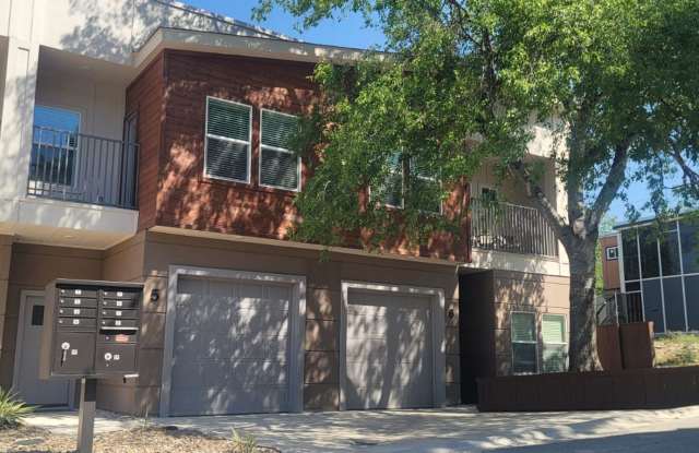 Beautiful NEW Condo/Home 3 Bedrooms/2.5 Bathrooms near Ft Sam Houston and Alamo Heights photos photos