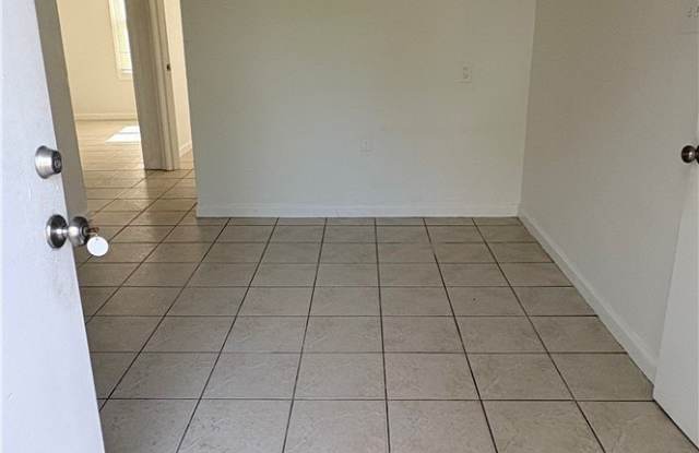 3042 Douglas Avenue Gallery 2