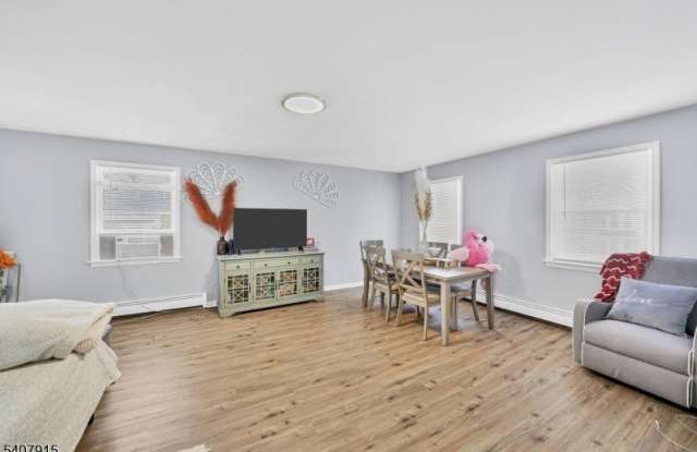 137 Belvidere Ave Gallery 3