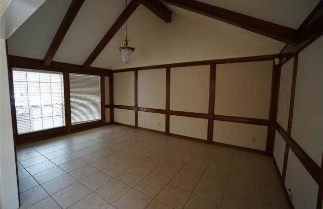 7827 Candle Lane Gallery 4