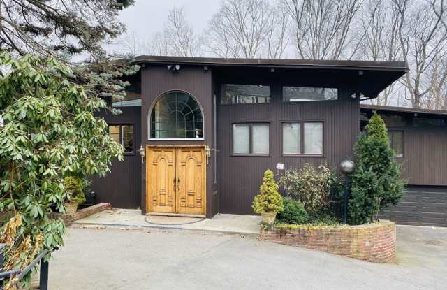 37 Maugus Hill Road - 37 Maugus Hill Road, Wellesley, MA 02481