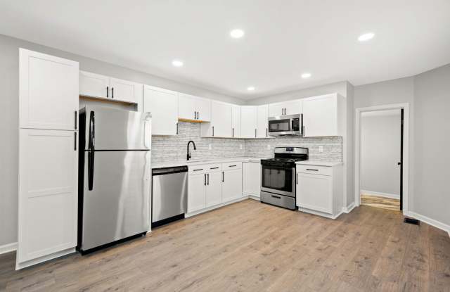 Beautiful 3 Bedroom home in South side available April 15! photos photos