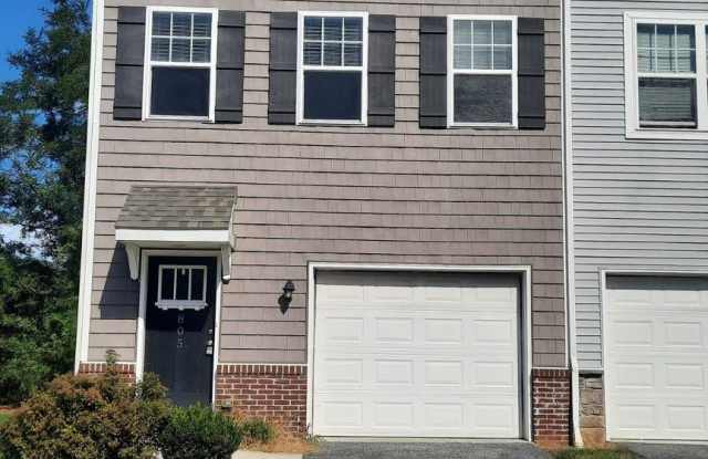 805 ADMIRALS QUAY Drive Gallery 1