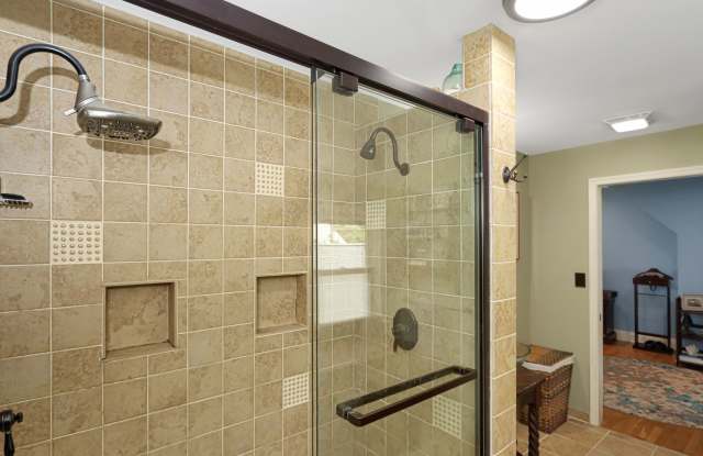 Beautiful Water view Home on Chesapeake Ave. Contact Victoria Jenkins at (757) 525-7157 for more information! - 911 Chesapeake Avenue, Hampton, VA 23661