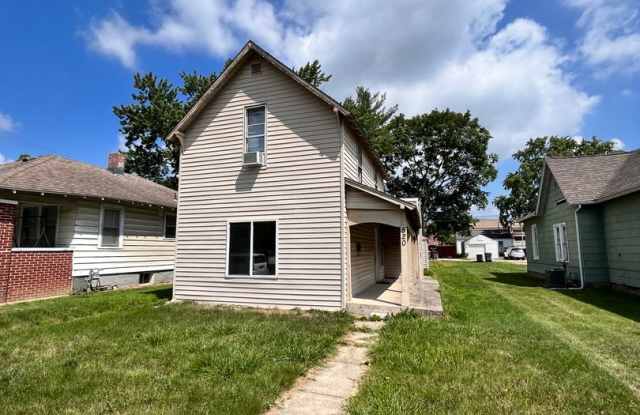 3 Bedroom 2 Bath Located Near Campus Gallery 1