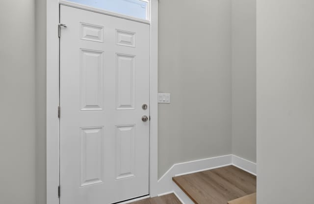 74 NW Jefferson Gallery 3