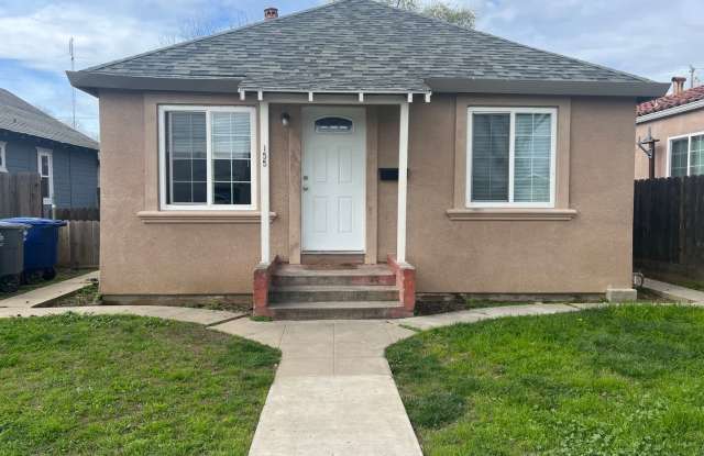 3 Bedroom, 1 Bath Home for Rent Gallery 1