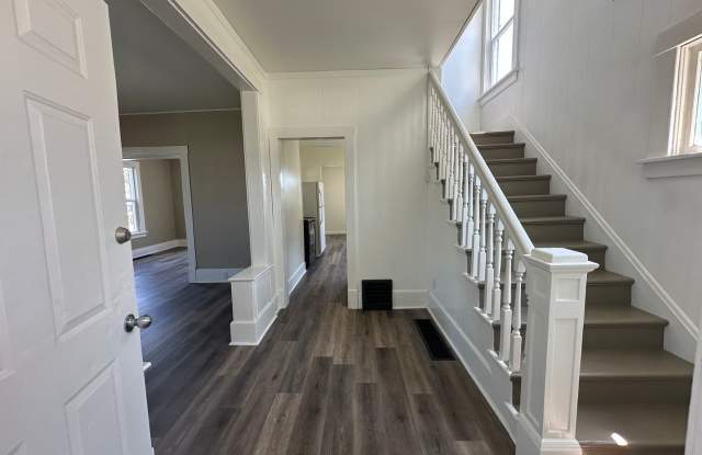 Charming 3 bedroom house $1125 photos photos