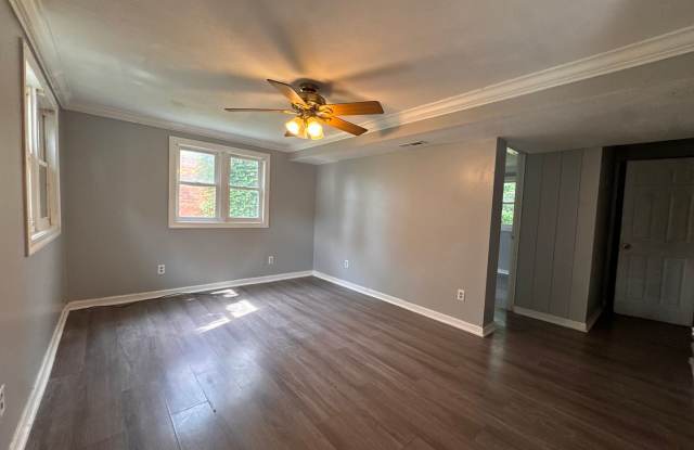 3 Bedroom/ 1.5 bath tucked away in "The Elms" Gallery 3