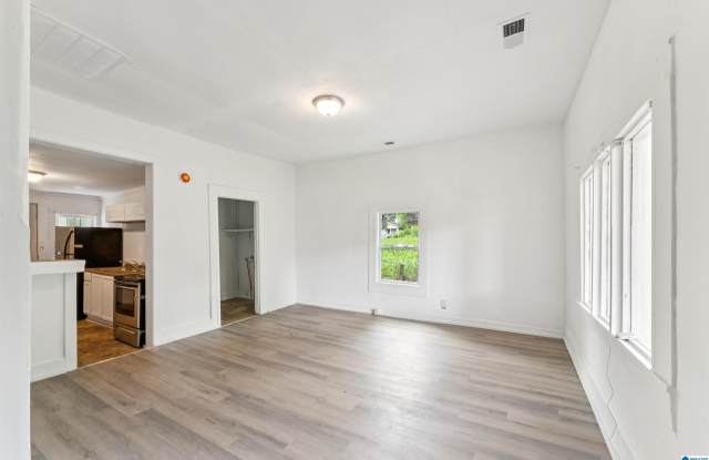 4405 12TH AVENUE Gallery 3