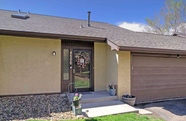 Beautiful Condo centrally located Gallery 3