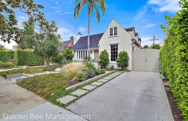 1048 Stearns Drive Gallery 3