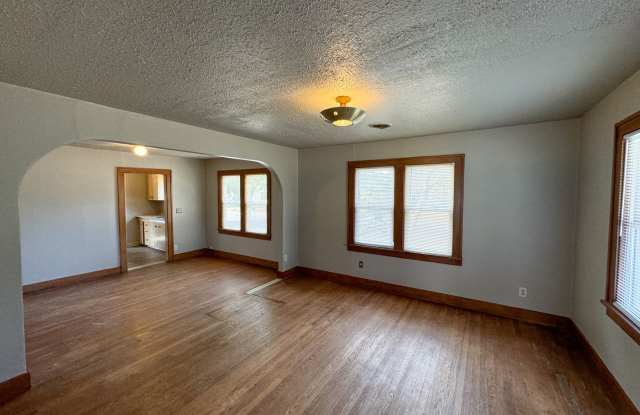 Charming Gem on Historic Boulevard! Gallery 4