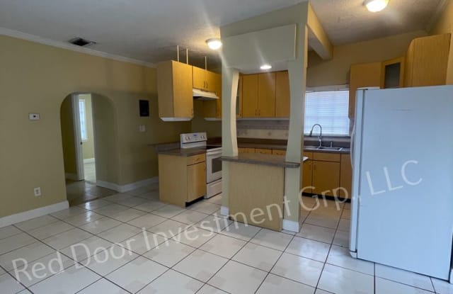 212 Lynbrook Drive - 212 Lynbrook Drive, Azalea Park, FL 32807