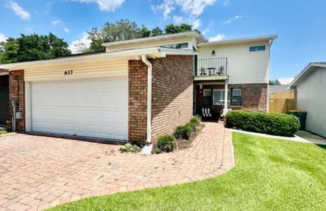 GORGEOUS 3 bedroom/3 bathroom/2 car garage townhome for rent in the desirable DONLABROOK GARDENS! photos photos