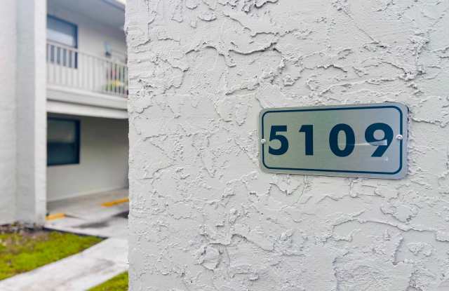 1BD/1BA Apartment off Curry Ford in Henley Park Apartments! photos photos