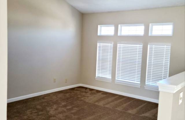 Spacious 4-Bed 2.5-Bath Home with 2-Car Garage! Gallery 4