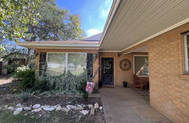 2615 27th St photos photos