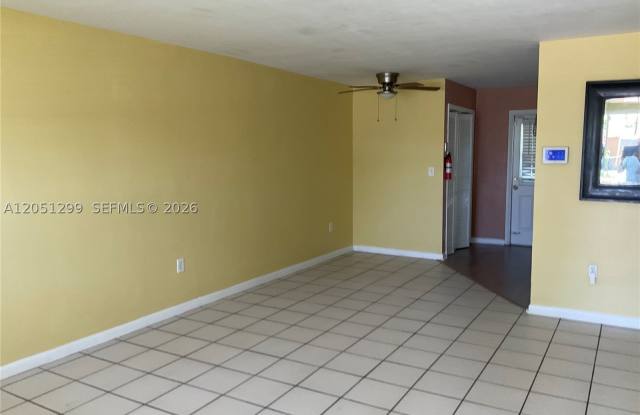 1195 NW 100th Ter Gallery 1