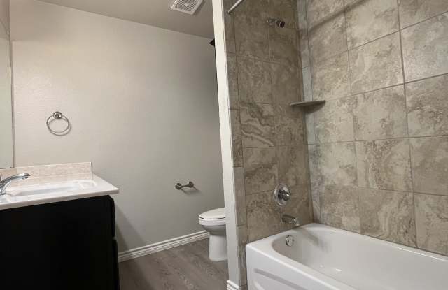 2207 Martin Luther King Junior Boulevard - B Gallery 3
