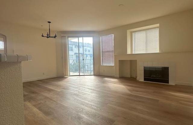 Gorgeous 2 Bd 2 Ba Unit in Redwood Shores - 400 Baltic Circle, Redwood City, CA 94065