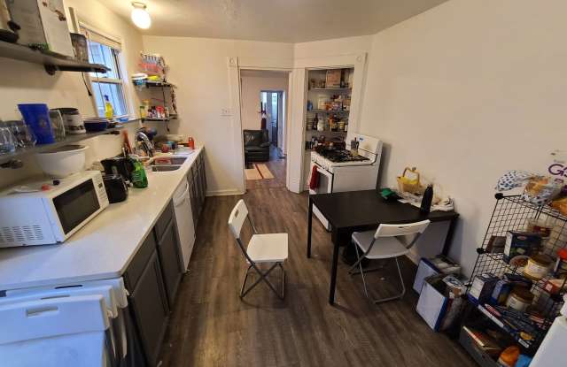 LIVE WHERE YOU WANT TO BE - 4BR STUDENT HOUSE NEAR PITT & UPMC! Gallery 4
