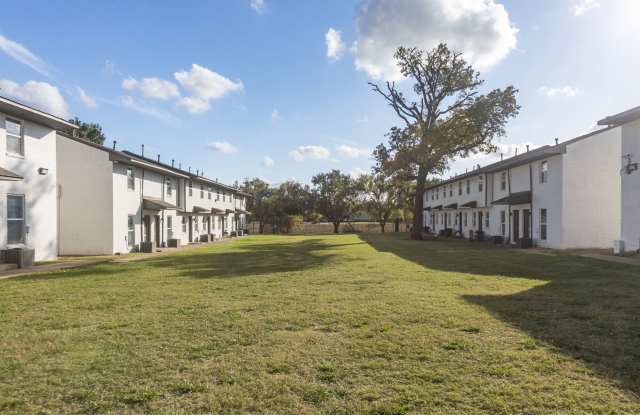 Summit at North MacGregor Arms Apartments Gallery 3