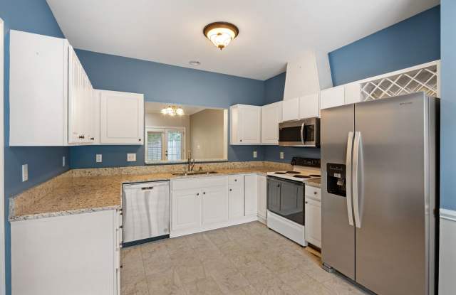 **Move in Special** Townhome in North West Raleigh: Available Now Gallery 4