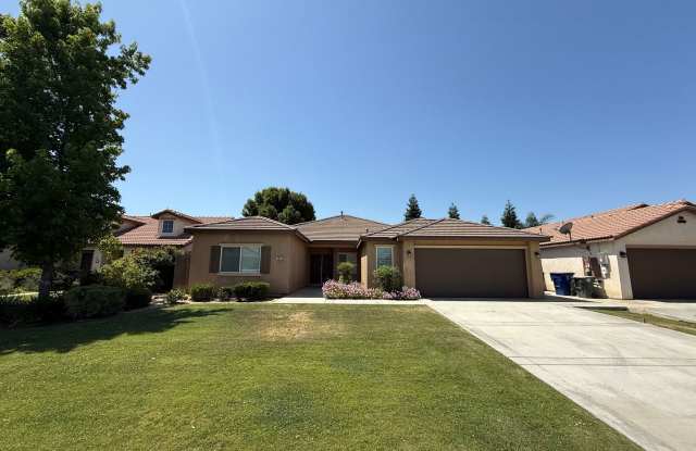 Modern 4-Bedroom, 3-Bathroom Home in the Cantabria Community photos photos