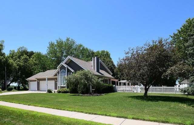 820 Redwood Road Gallery 2