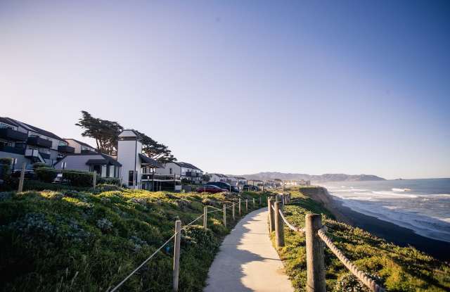 Oceanaire Apartment Homes Gallery 2