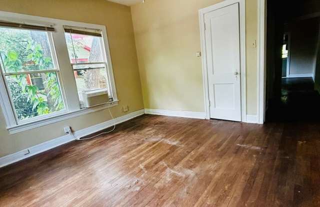 Duplex - 615 West 31st Gallery 4