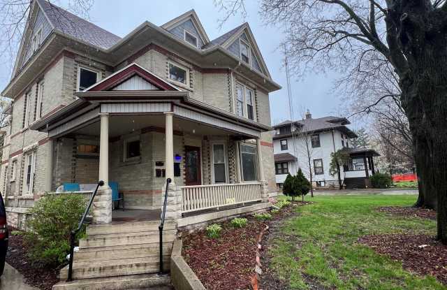 343 East Division Street - 3 photos photos